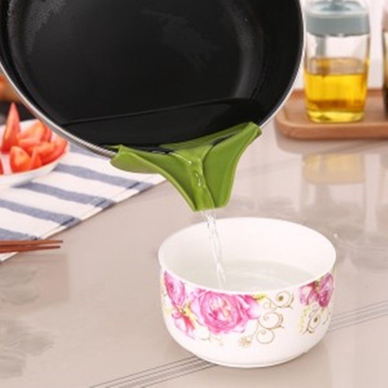 Đầu kẹp silicon vành tròn gắn miệng nồi chỉnh hướng đổ nước chống tràn tiện dụng cho nhà bếp