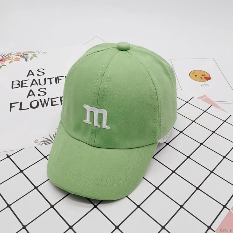 Mũ lưỡi trai thêu chữ M cho bé