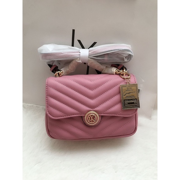 Túi L.Y.N full tag crossbody tag Gold- ORD