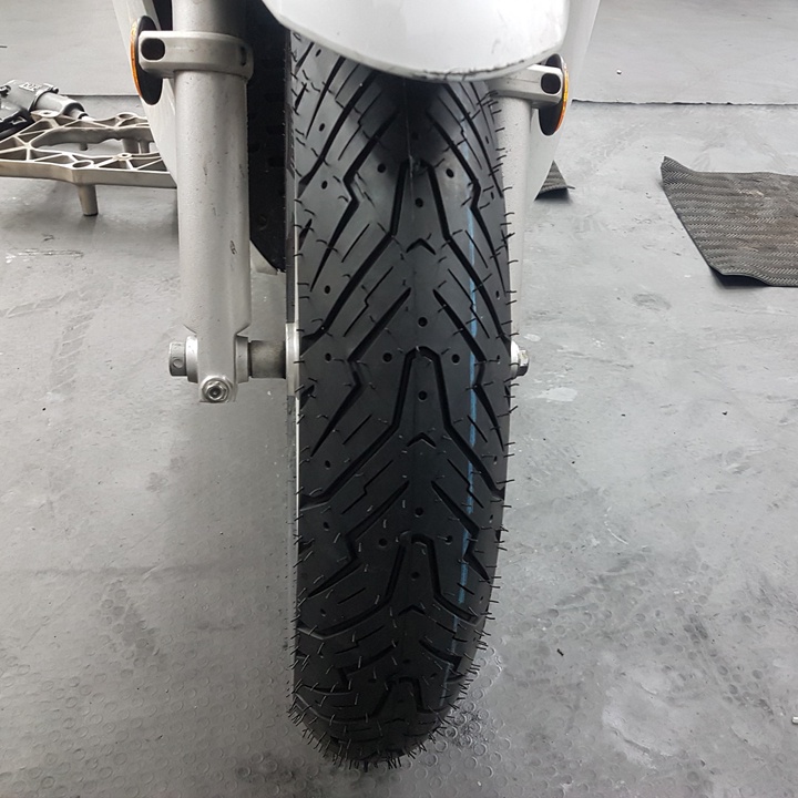 Vỏ lốp xe máy Pirelli 90/80-14 Angel Scooter