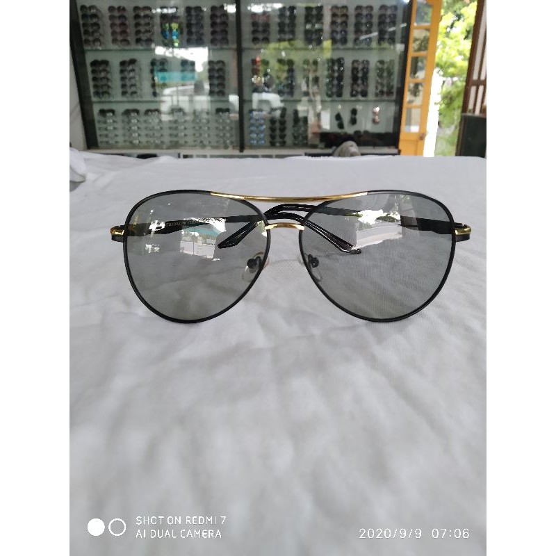 kính đổi màu polarized EMPORIO ARMANI của Italy