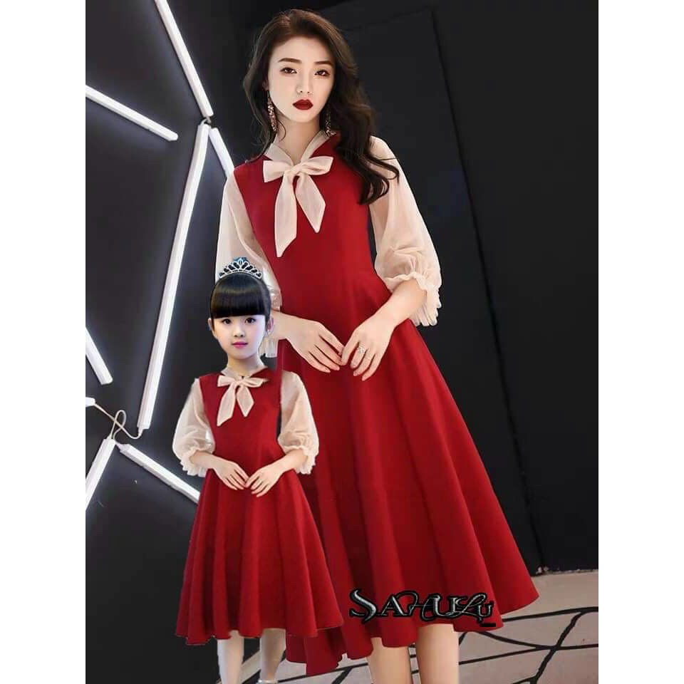 Siêu phẩm váy nhung cho mẹ và bé