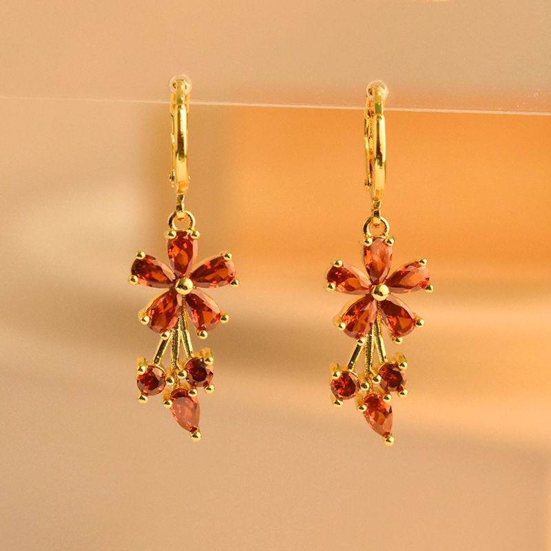 Bông tai dạng xỏ mạ vàng 18K mặt thả hình hoa khảm zircon cho nữ