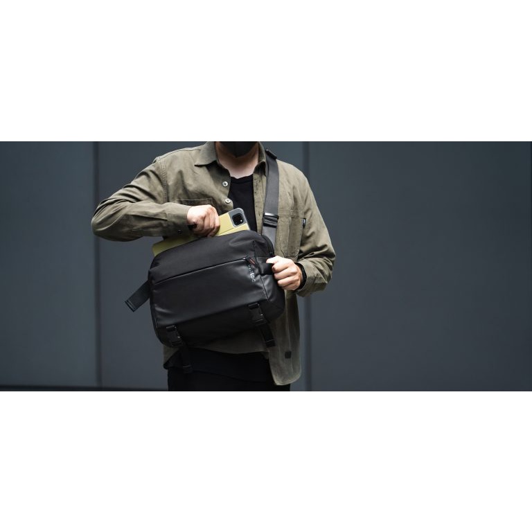 Túi đeo vai TOMTOC Urban Codura Sling Bag Travel & Work 13.3-14.2″ H02-C04D01