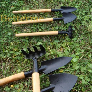 3 dụng cụ trồng cây trong vườn