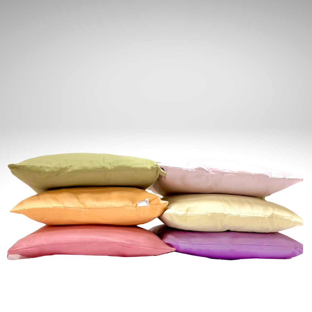 Gối tựa lưng Micro Satin Novellve T01 40x40cm (màu ngẫu nhiên)