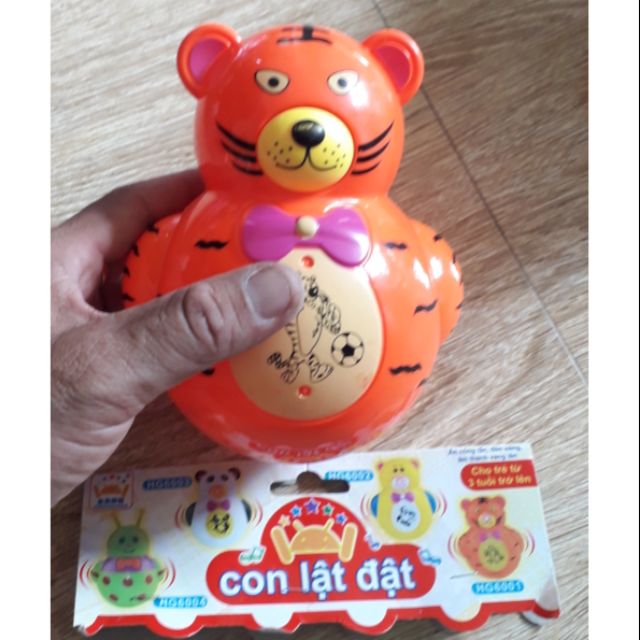 Con lật đật hình chú Gấu bằng nhựa có nhạc và đèn Led tặng kèm pin