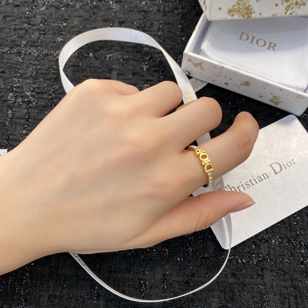 Nhẫn thời trang nữ cao cấp Dior CD với thiết kế sành điệu, thanh lịch và cá tính