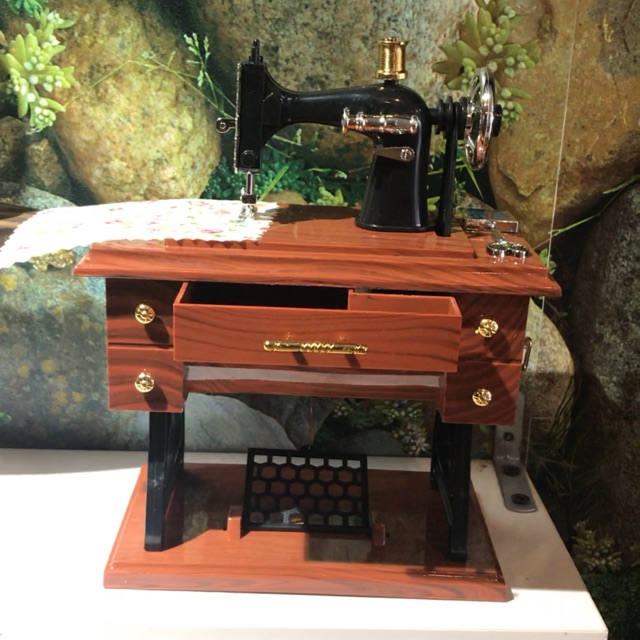 Máy may mô hình có nhạc
