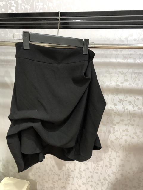 HOT Chân váy dúm MOJJI hàng hot có quần bên trong | BigBuy360 - bigbuy360.vn