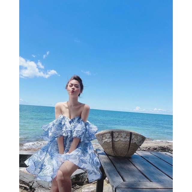 Đầm hoa bẹt vai