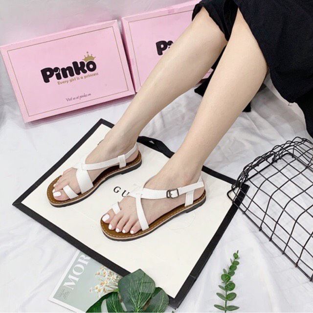 Sandal xỏ ngón quai chéo