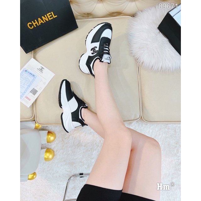 Sneaker pha màu mới mới, nhẹ êm