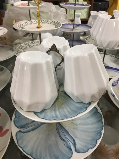 Đèn điện xông tinh dầu dáng kim cương sứ thấu quang Bát Tràng