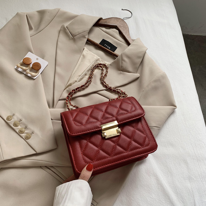 Túi Đeo Vai Phối Dây Xích Đính Kim Cương Giả Sang Trọng Dễ Phối Đồ