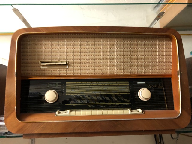 Đài radio cổ Châu Âu