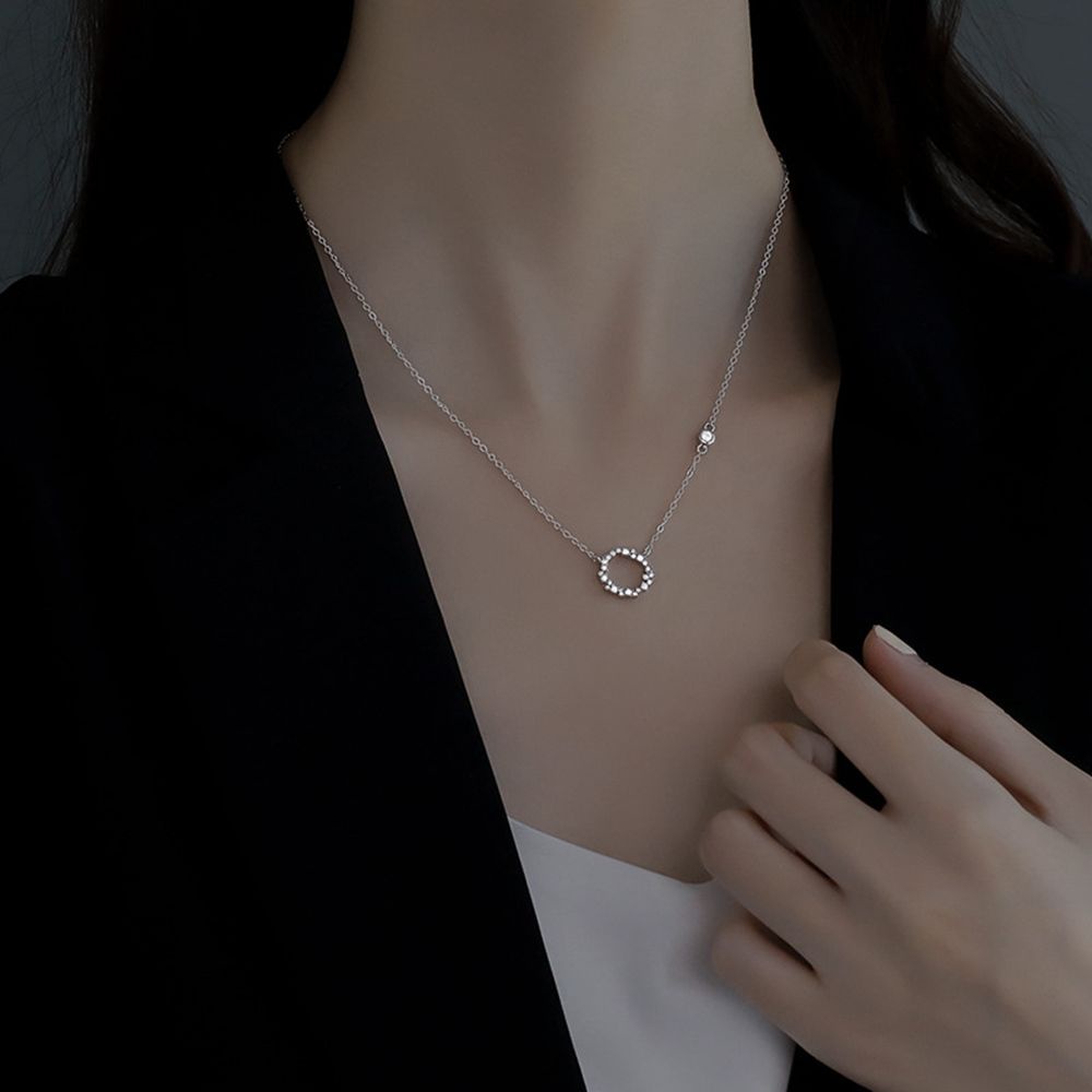 AROMA Simple Women Necklace Exquisite Circle Necklace Korean Style Necklace Geometry Elegant Round Sweater Chain Unique|Diamond Clavicle Chain/Multicolor