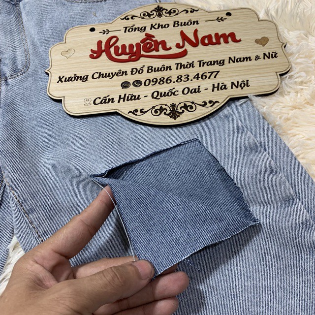 Quần bò baggy rách vuông