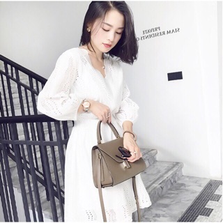 Đầm dự tiệc trắng ren xoè kèm cổ tim vải cao cấp