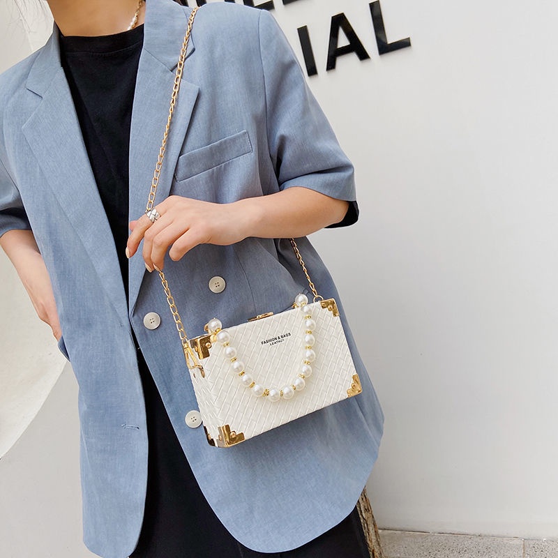 Túi Đeo Chéo Hình Vuông Cỡ Nhỏ Đính Ngọc Trai Phối Dây Xích Thời Trang Sang Trọng Cho Nữ