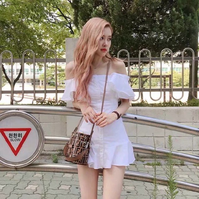Váy trễ vai trắng Blackpink Rose