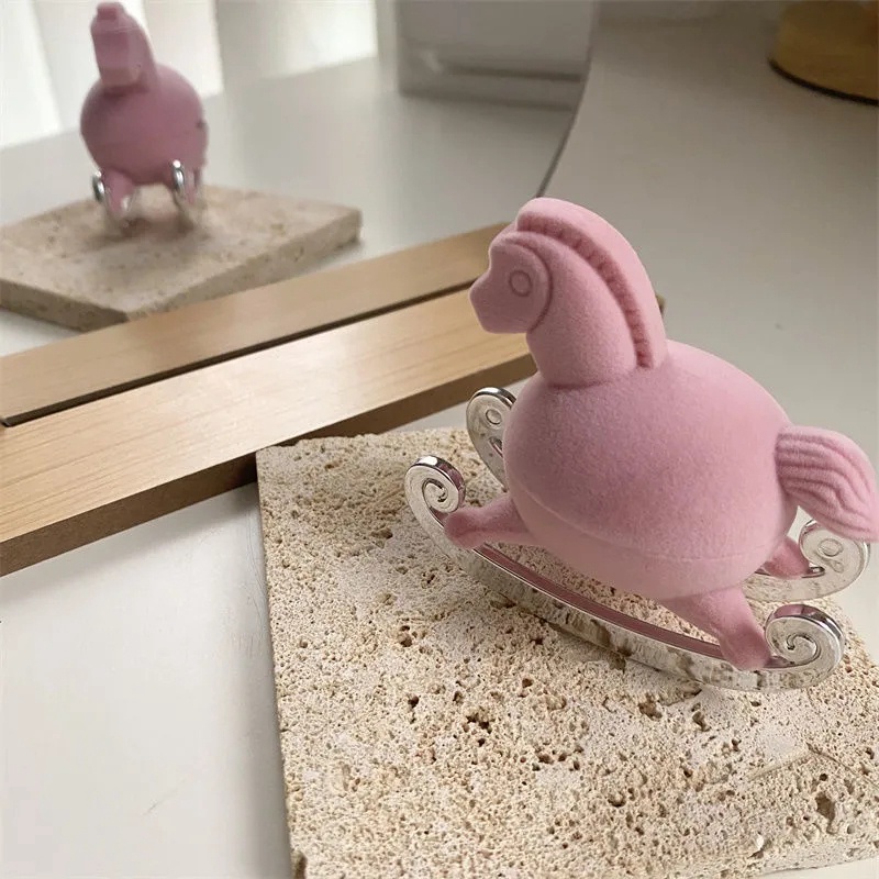 Hộp Đựng Trang Sức Hình Con Ngựa Mini Thời Trang