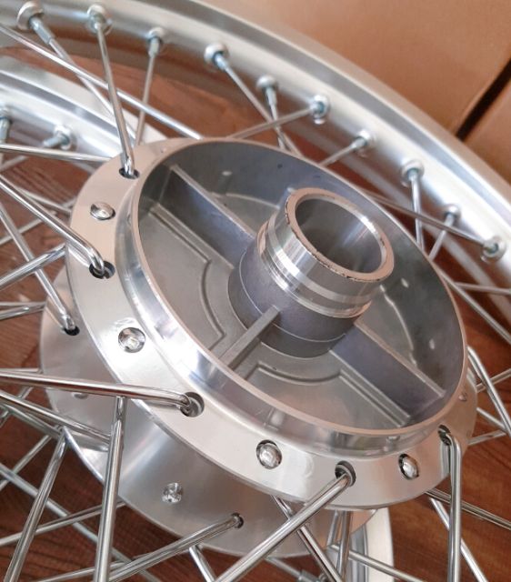 Bánh căm RAIDER SATRIA niềng nhôm BANZAI trước 1.4 sau 1.6căm đùm mạ crom kèm 2 đĩa trước và sau như hình