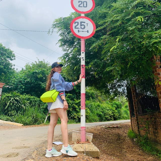 Giày nike xuất dư đế hơi hot hit