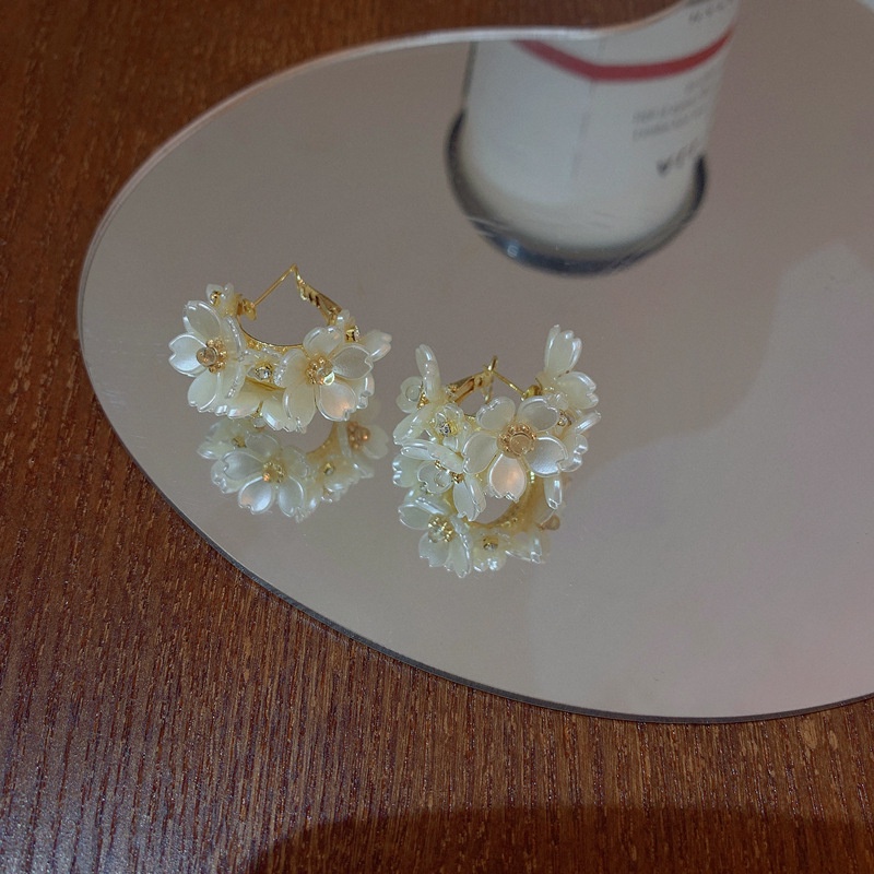 Khuyên Tai Hình Hoa Trắng Đính Kim Cương Giả Phong Cách Pháp Thanh Lịch Thời Trang Mới