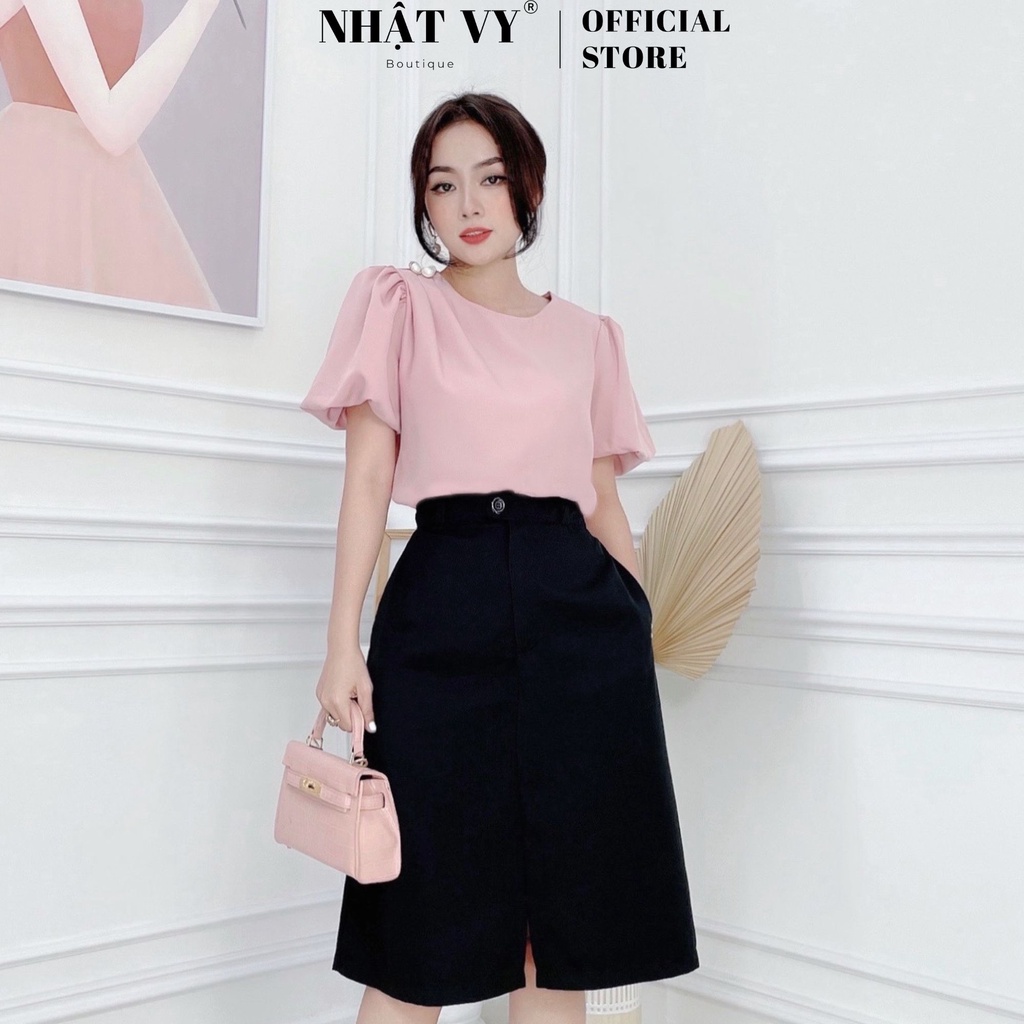 Áo Công Sở Nhật Vy Cổ Tròn Nhún Vai Đính Cúc Tay Phồng Chất Cotton Màu Hồng, X Biển, X Bơ, Trắng, Đen - D2410