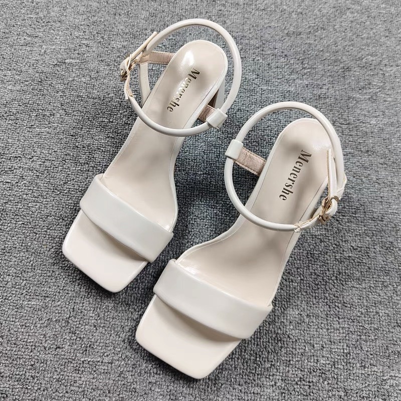 Sandal UK xịn xò màu trắng tinh khôi sang chảnh