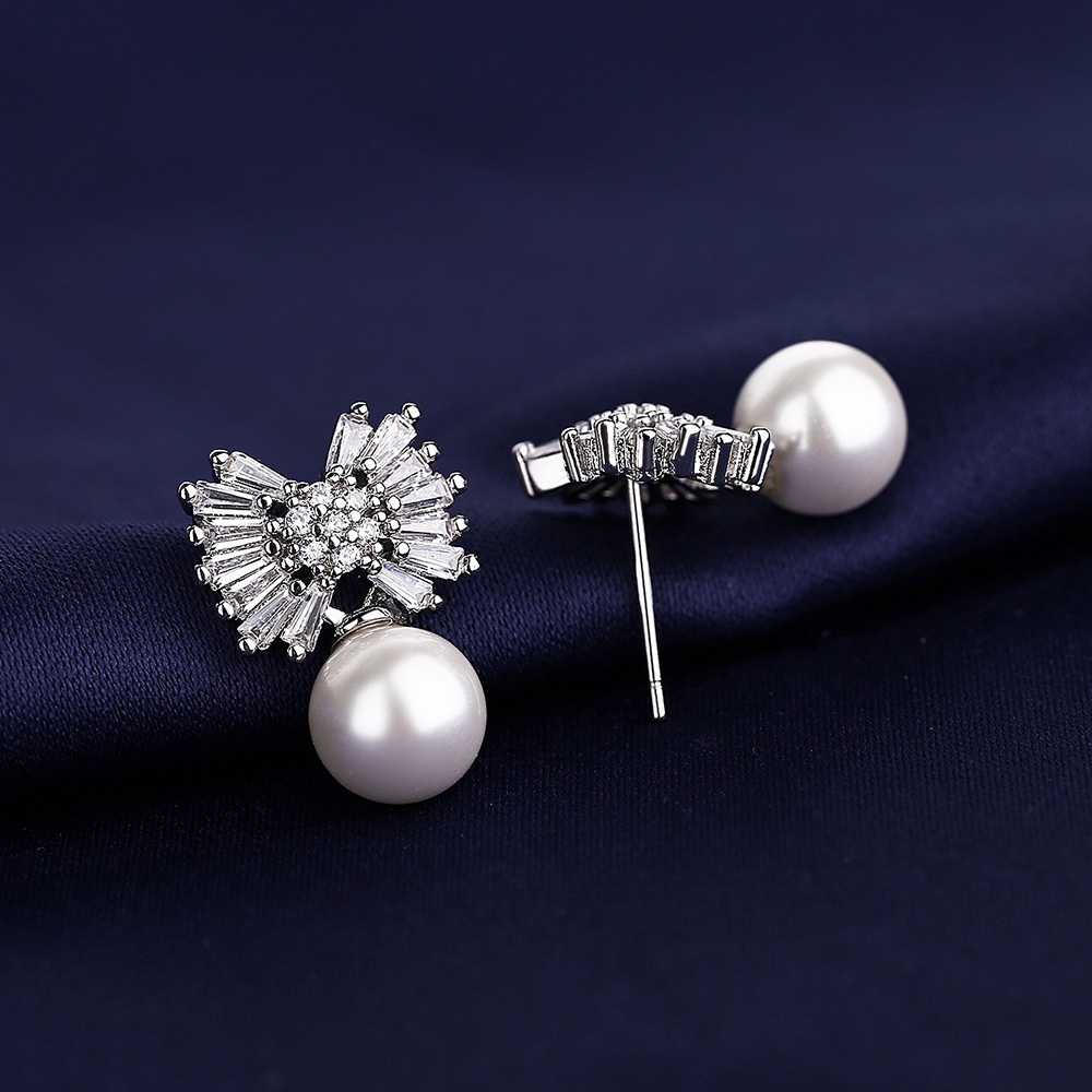 Đôi Khuyên Tai Hình Bướm Đính Ngọc Trai Thời Trang Cho Nữ