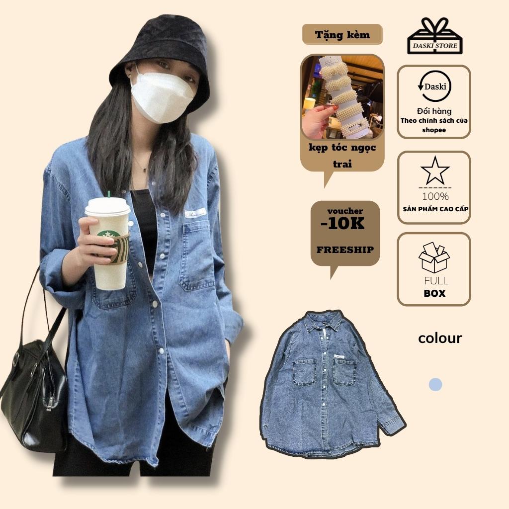 Áo bò dài tay nữ dáng rộng, Áo sơ mi jean cổ bẻ unisex thêu logo có túi ngực DASKI