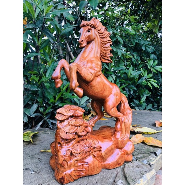 Tượng con ngựa gỗ hương