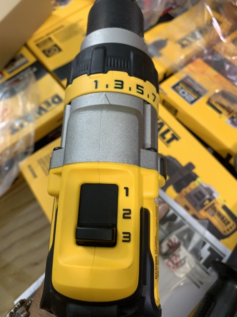 Máy khoan pin Dewalt dcd999
