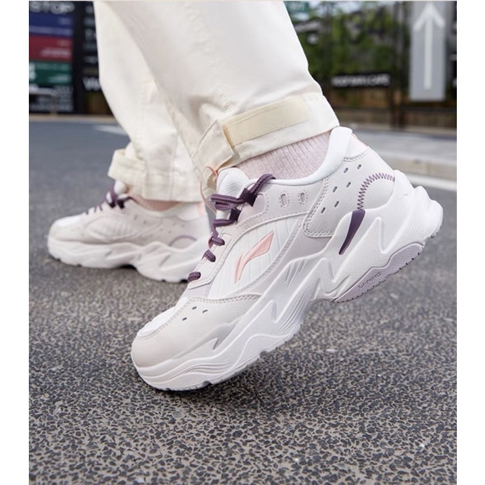 GIÀY THỂ THAO NỮ LINING 2 MÀU PHẢN QUANG BAN ĐÊM