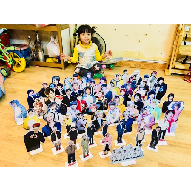 Standee để bàn BTS gẫu nhiên mẫu thành viên bất kỳ hoặc nhóm