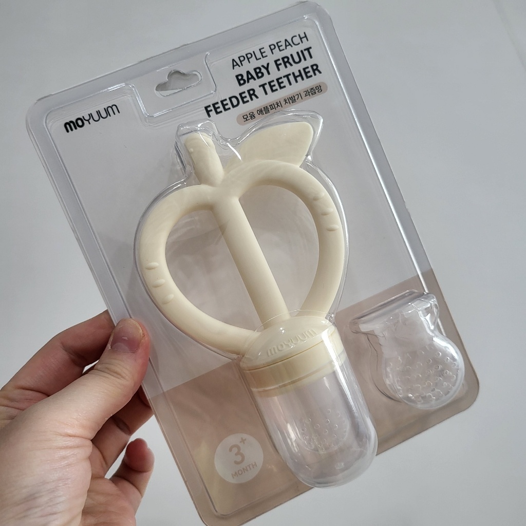 Gặm nướu kèm túi nhai chống hóc hình quả táo Moyuum Hàn Quốc