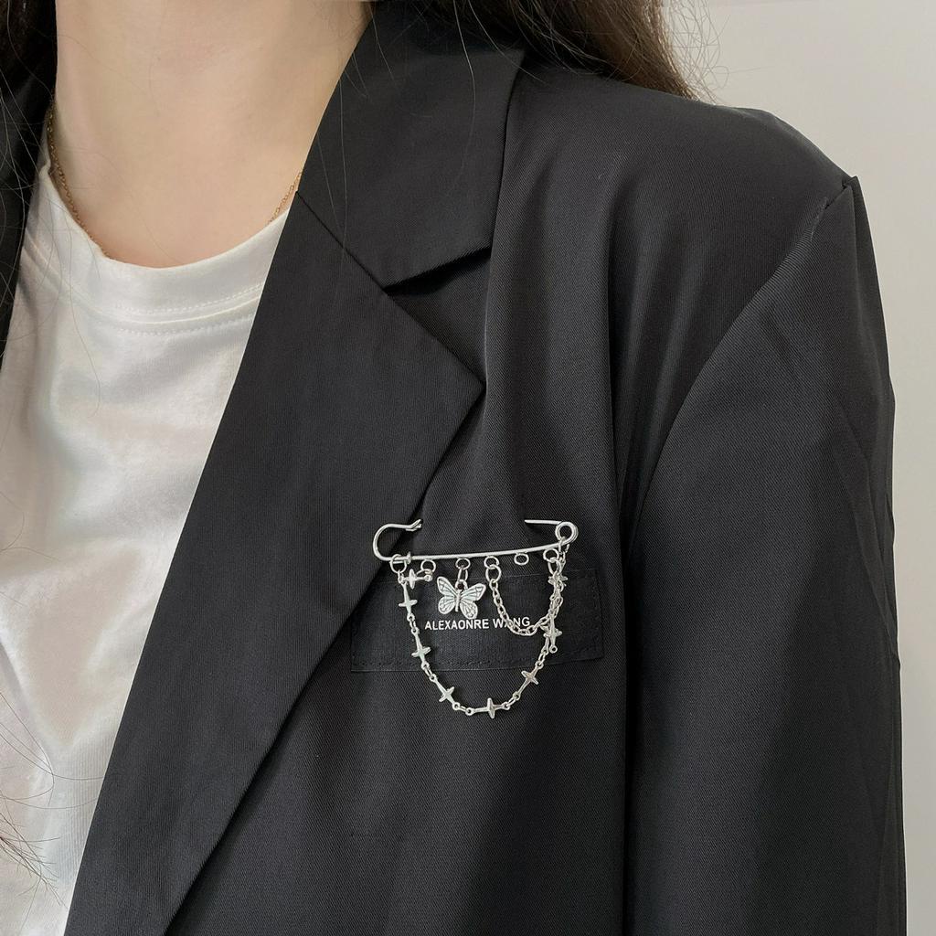 Ghim cài áo 22699 hình bướm phối dây xích thánh giá phong cách Hàn Quốc thời trang cho nam nữ