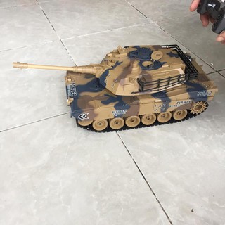 Xe tank điều khiển từ xa bắn đạn