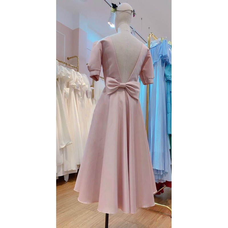 ĐẦM CỔ VUÔNG SẺ LƯNG GỢI CẢM