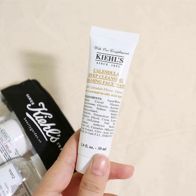 Sữa rửa mặt hoa cúc Kiehl’s Calendula Deep Cleansing Foaming Face Wash 30ml | BigBuy360 - bigbuy360.vn