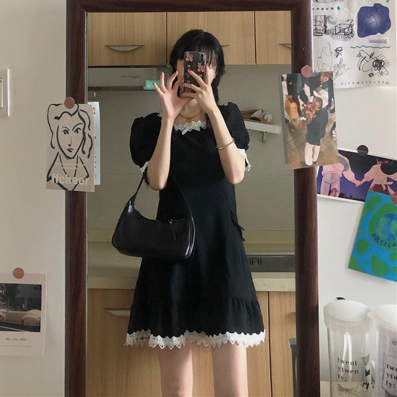 Váy đen phối ren cổ vuông ulzzang