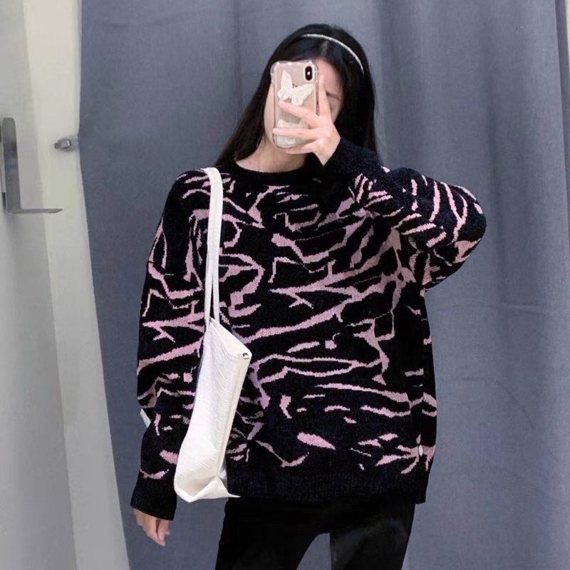 Áo len đen hồng Urban Revivo