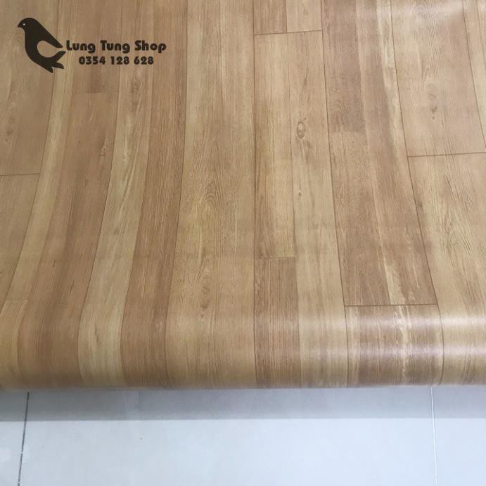 Thảm nhựa simili trải sàn vân gỗ màu vàng bề mặt nhám
