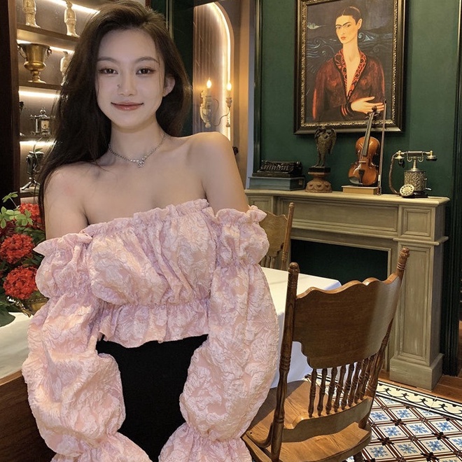  Áo croptop dài tay trễ vai xinh xắn dành cho nữ | BigBuy360 - bigbuy360.vn