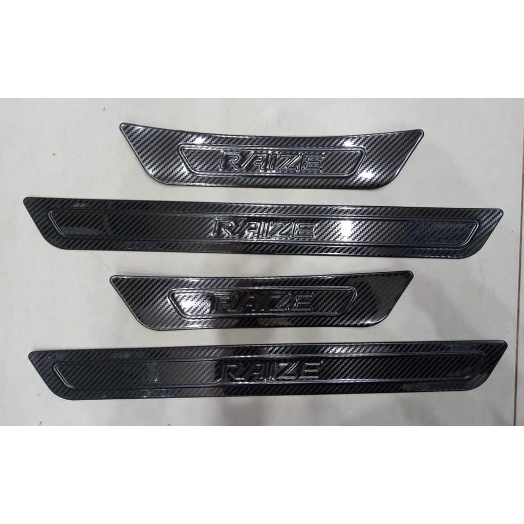 Ốp Bậc Cửa Cho Xe Toyota Raize 2021 2022 Carbon