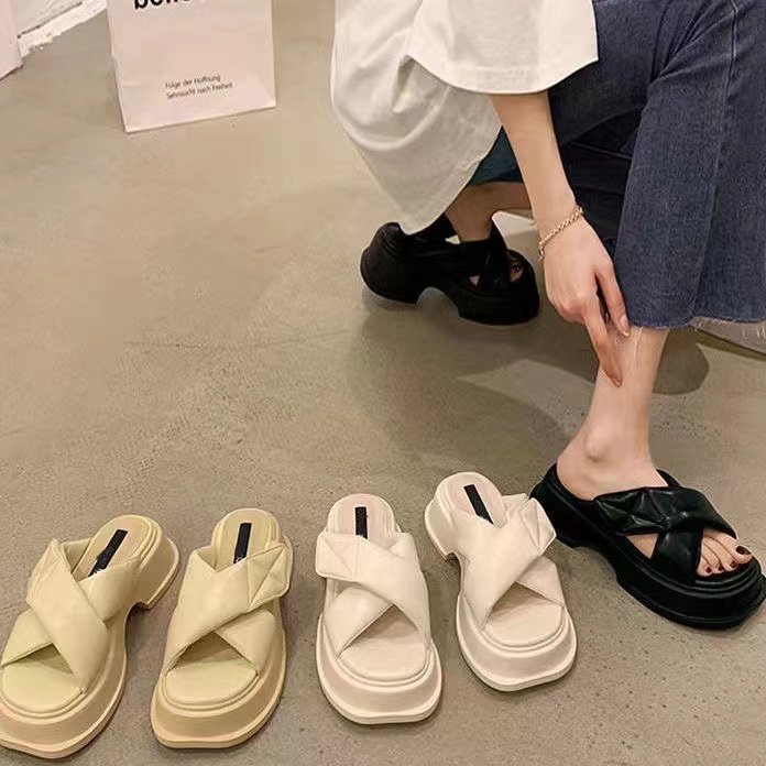 Dép đế dày quai chéo chống trượt phong cách dễ phối đồ thời trang đi biển cho nữ