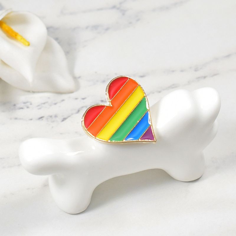 Khuy cài áo hình trái tim màu cầu vồng