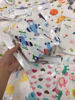 Yếm quàng cổ cho bé